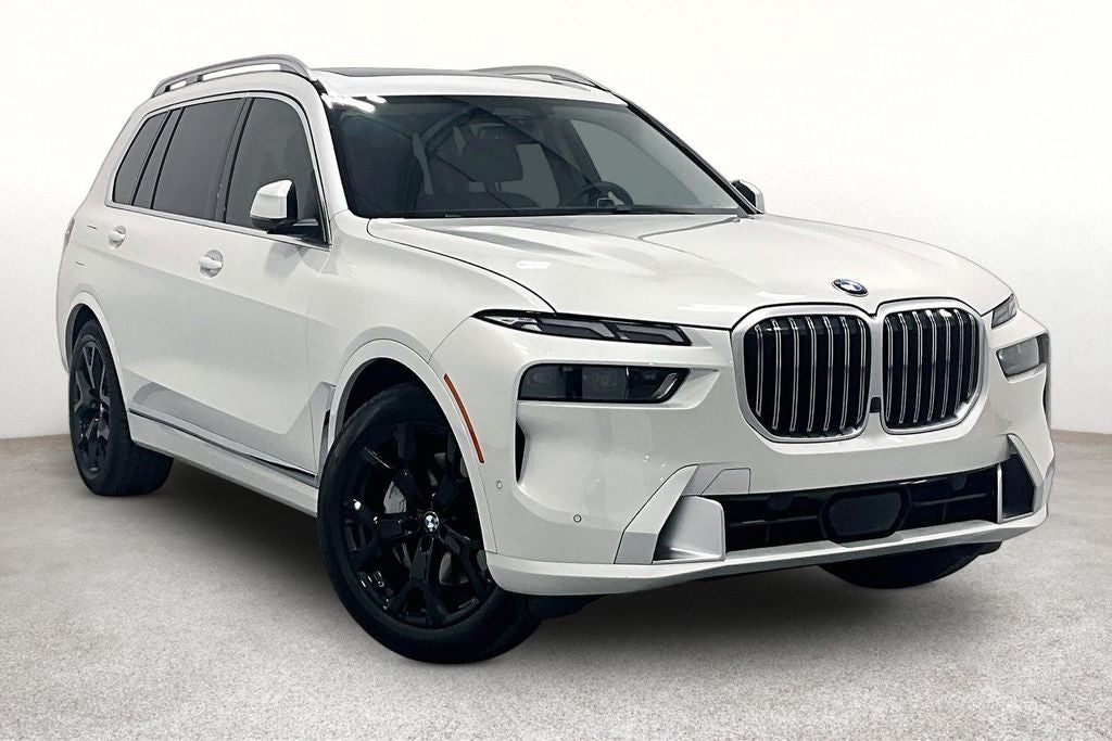 2024 BMW X7 xDrive40i in Mineral White Metallic — front three-quarter view