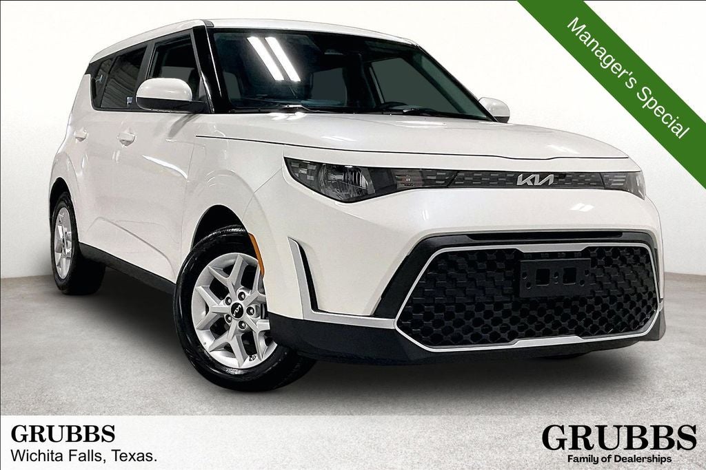 2025 Kia Soul LX in Snow White Pearl — front three-quarter view